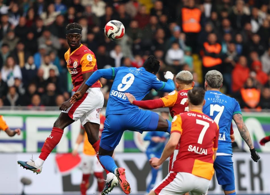 Yayıncı kuruluşun hakem yorumcusu Galatasaray'ın attığı gole ofsayt dedi! "Osimhen'in ayağı kaleciyi etkiliyor" 4