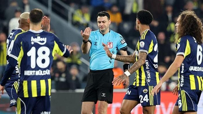 "Fenerbahçe'ye 3 kırmızı kart verilmedi! Kazandıkları penaltının da penaltıyla alakası yok!" Hakem yorumcuları TRIO'da tek tek anlattı 2