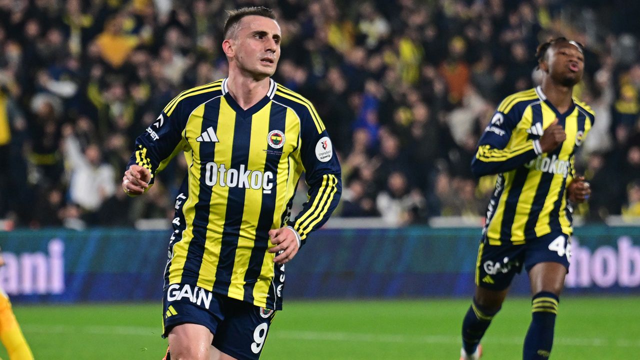 "Kadıköy'de Türk hakemliğinin kara gecesi! Fenerbahçe'ye verilmek zorunda kalınan penaltı komik! Böyle penaltı olmaz! Yazık hem de çok yazık" 5