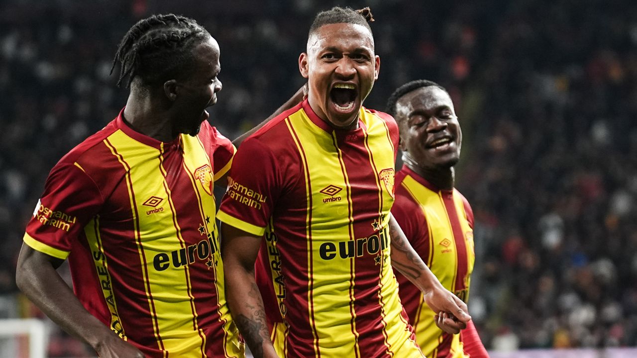 Galatasaray Türk futbol tarihine geçti! Fenerbahçe'ye 100 milyon euroluk inanılmaz fark 17
