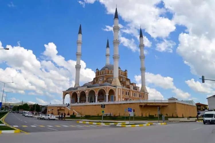 Türkiye'nin cami haritası güncellendi! İşte il il cami başına düşen kişi sayısı 32