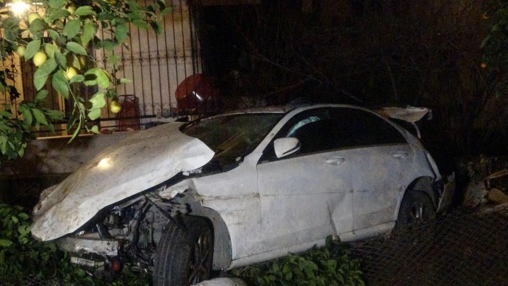 Otoyolda feci kaza! 65 metre şarampole yuvarladı: Ölü ve yaralı var 4