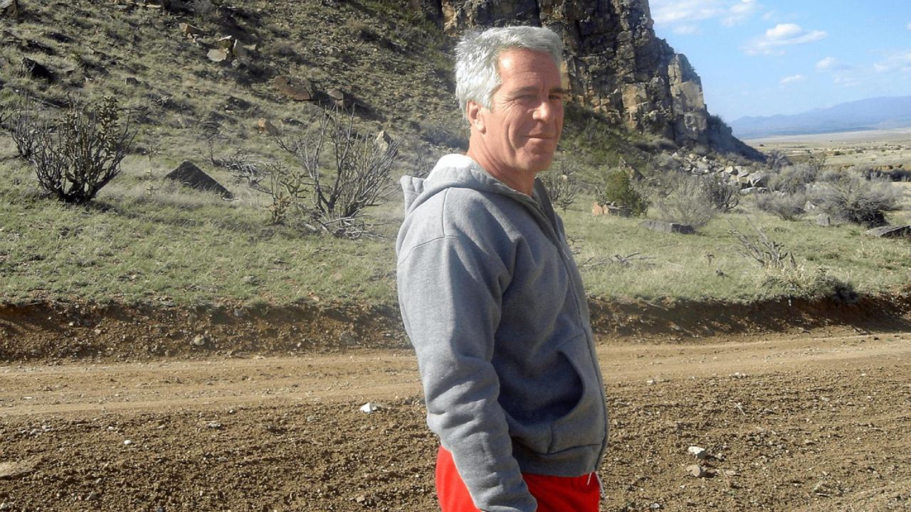 "Epstein yaşıyor mu?" dedikoduları alevleniyor! Sansürlenmemiş şifrede şok edici detaylar 6