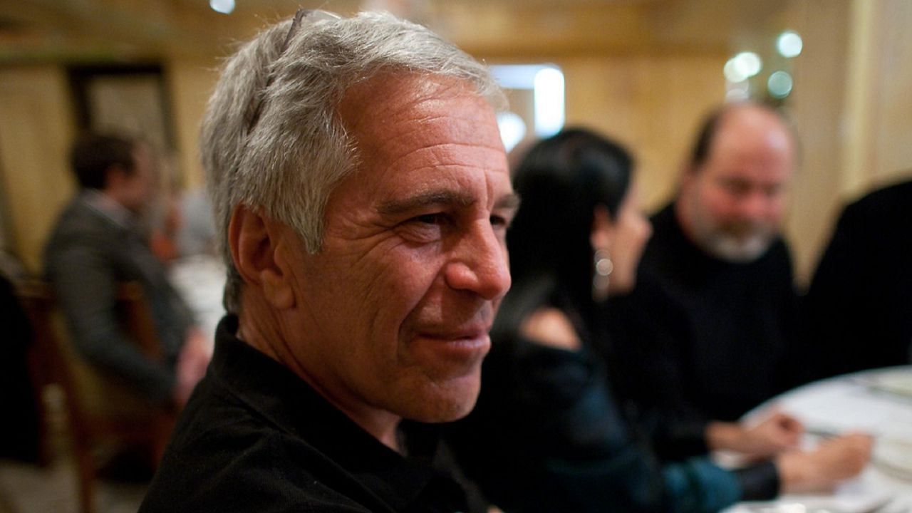 "Epstein yaşıyor mu?" dedikoduları alevleniyor! Sansürlenmemiş şifrede şok edici detaylar 7
