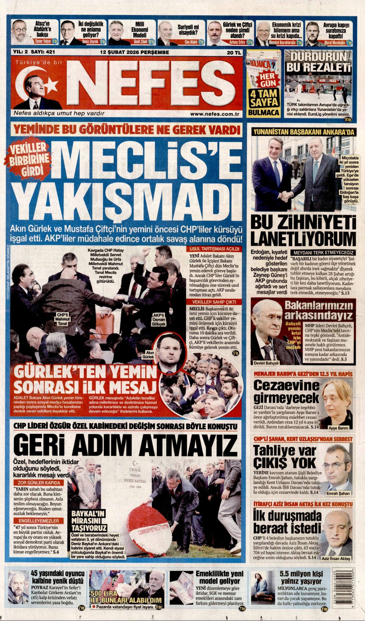 CHP'li vekillerden vandallık... Meclis'te tekmeli yumruklu kavga gazete manşetlerinde! 3