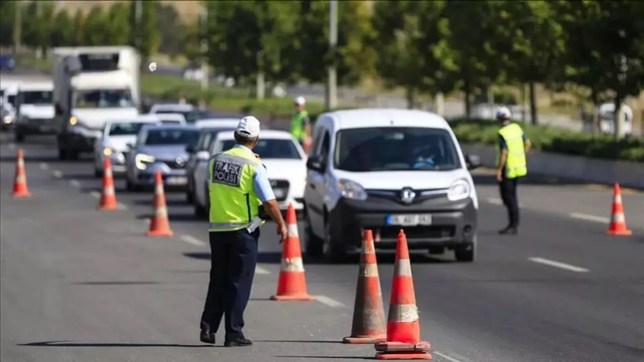 Trafikte sert dönem başlıyor! Cezalar yasalaştı, ehliyetler tehlikede 3