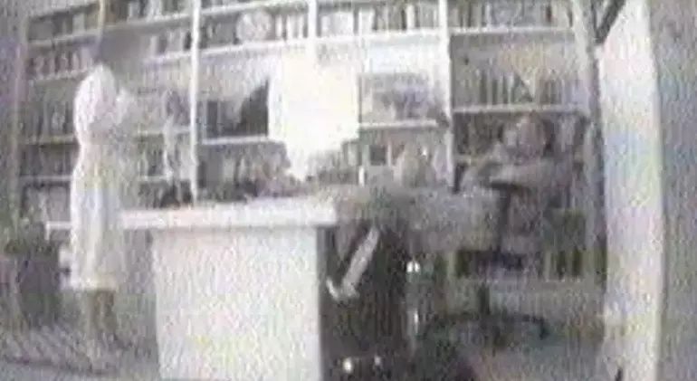 Epstein malikanesinden yeni videolar sızdı: Şantaj düzeneği ifşa oldu! Gizli kameralar mendil kutularında... 3