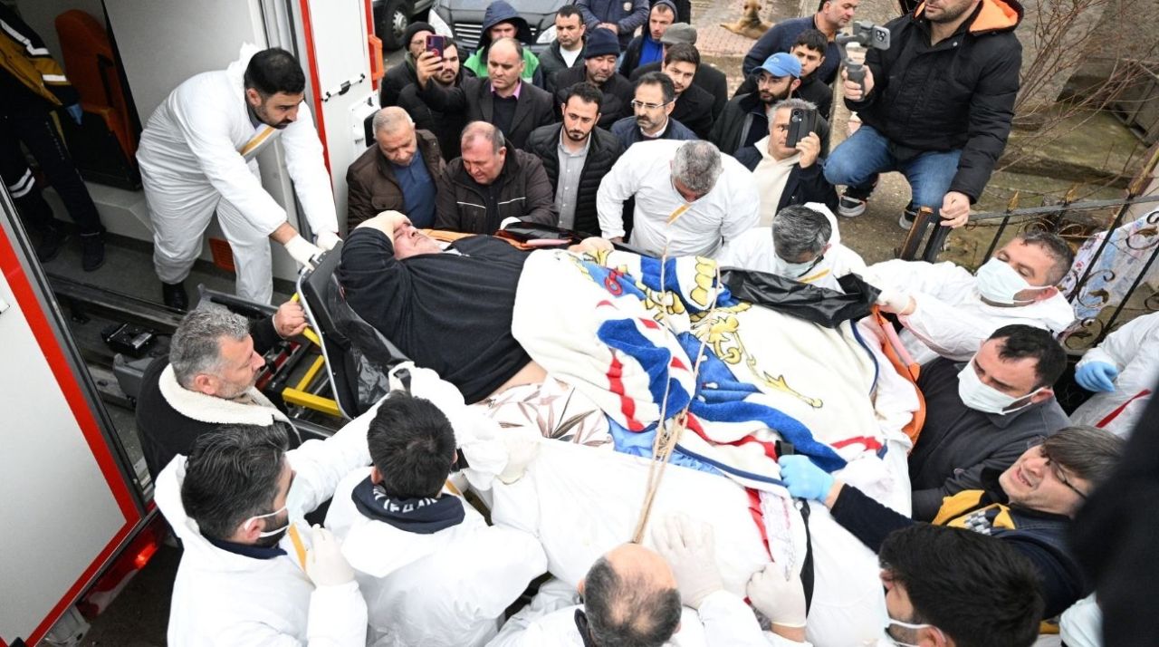 Kayseri'de 300 kiloluk fil hastası, özel ekiple hastaneye taşındı 2