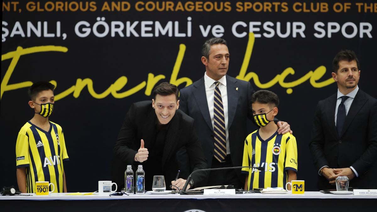 Fenerbahçe'de 2022 yılında ayrılan futbolcunun maaşı ödeniyor 8