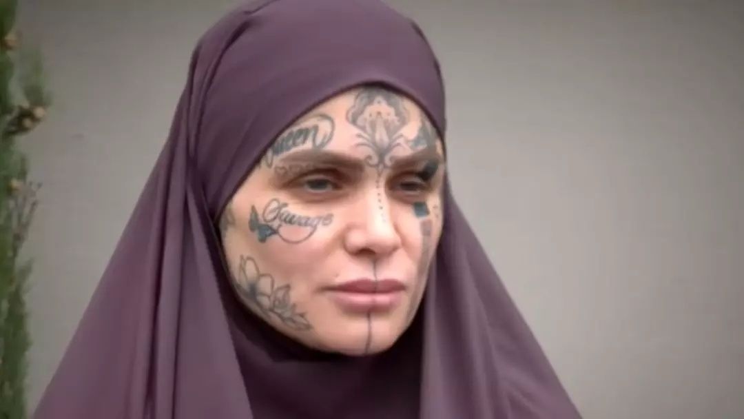 Herkes onu konuşuyor: Dövmeli Nazan'ın 15 yıl önceki hali şoke etti! Evlilik programına katılmış... 3