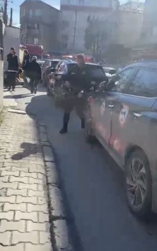 Küçükçekmece'de devriye atan polislere saldırı! 4'ü polis 6 yaralı 3