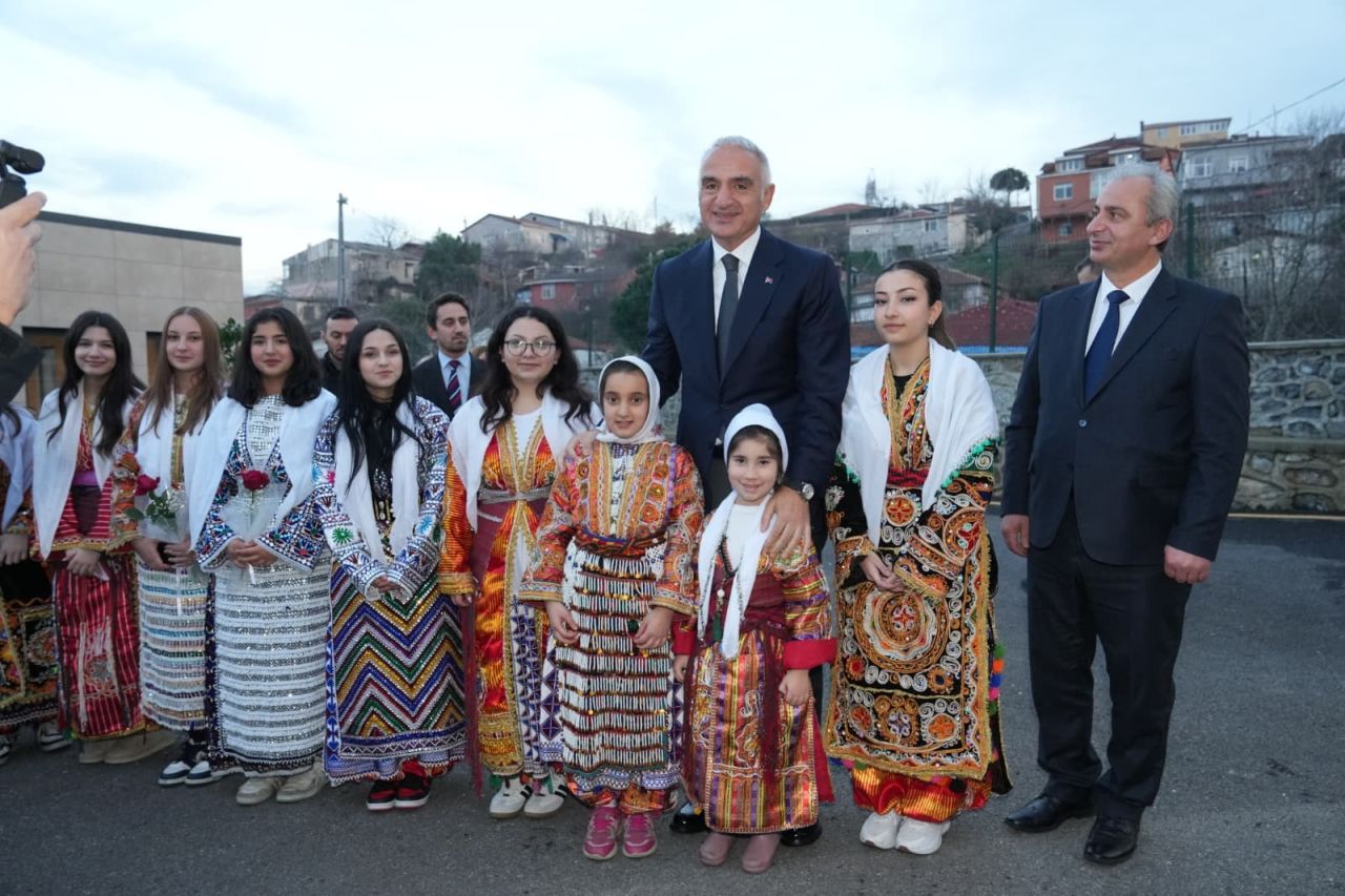 Kültür ve Turizm Bakanı Mehmet Nuri Ersoy: "Bu millet can cana, gönül gönüle verdikçe geleceğimiz güçlü ve aydınlık olacaktır" 7