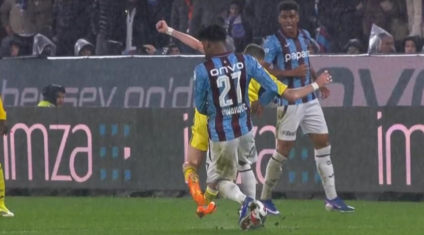 Trio tek tek açıkladı! "Gol öncesi net bir faul var! Anderson Talisca'nın kırmızı kart görmesi gerekirdi" 6