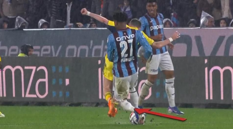 Trio tek tek açıkladı! "Gol öncesi net bir faul var! Anderson Talisca'nın kırmızı kart görmesi gerekirdi" 5