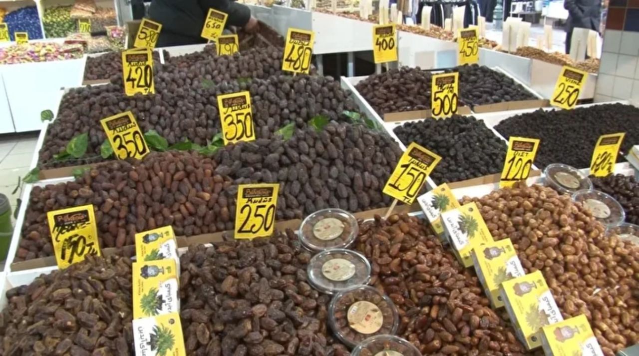 Ramazan sofralarının vazgeçilmezi tezgaha indi! Hurma fiyatları et fiyatlarıyla yarışıyor! Kilosu 190 liradan 1050 liraya kadar çıkıyor 5