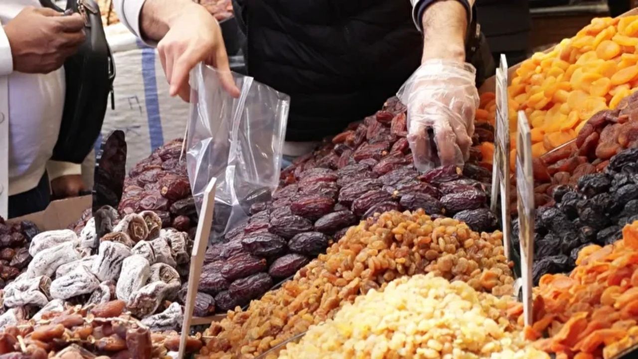 Ramazan sofralarının vazgeçilmezi tezgaha indi! Hurma fiyatları et fiyatlarıyla yarışıyor! Kilosu 190 liradan 1050 liraya kadar çıkıyor 6