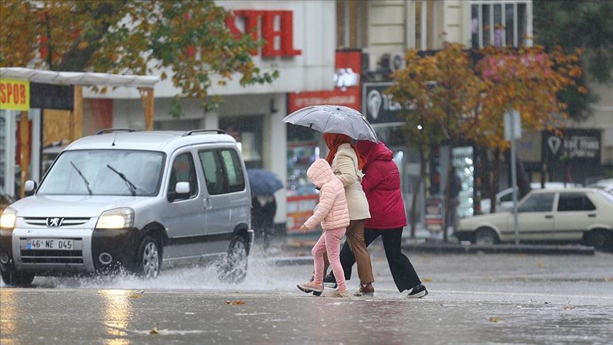Birçok ilimiz için şiddetli yağış uyarısı geldi! İşte sağanak beklenen illerimiz 12