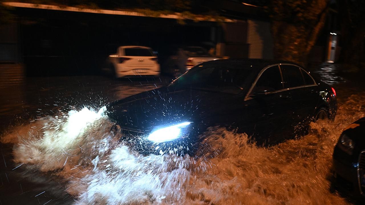 Birçok ilimiz için şiddetli yağış uyarısı geldi! İşte sağanak beklenen illerimiz 24