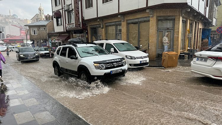 Birçok ilimiz için şiddetli yağış uyarısı geldi! İşte sağanak beklenen illerimiz 6