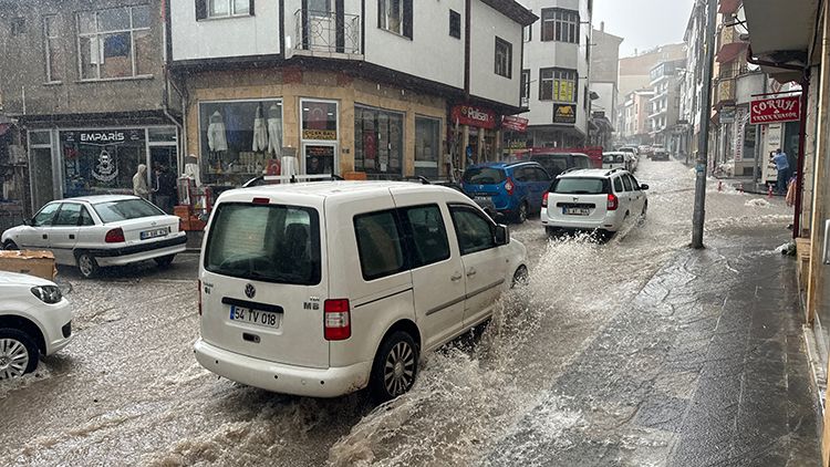 Birçok ilimiz için şiddetli yağış uyarısı geldi! İşte sağanak beklenen illerimiz 33