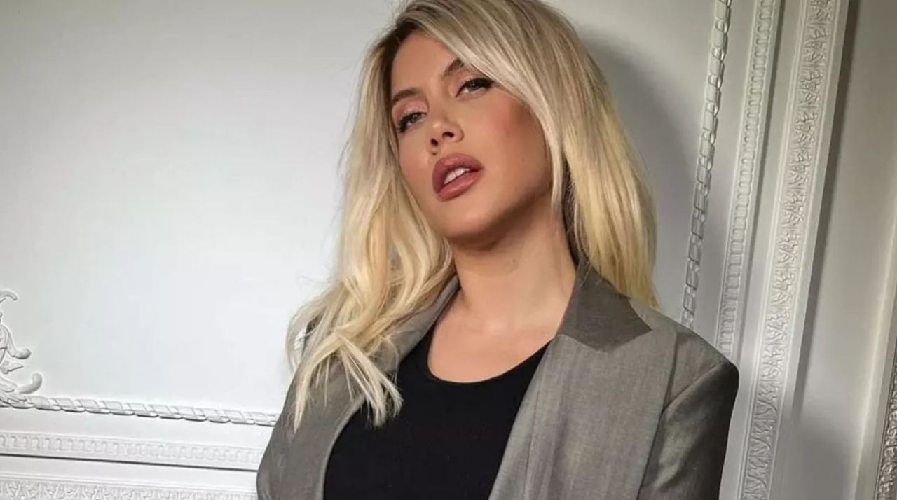 İcardi'nin eski eşi Wanda Nara Fenerbahçeli sevgili yaptı 4