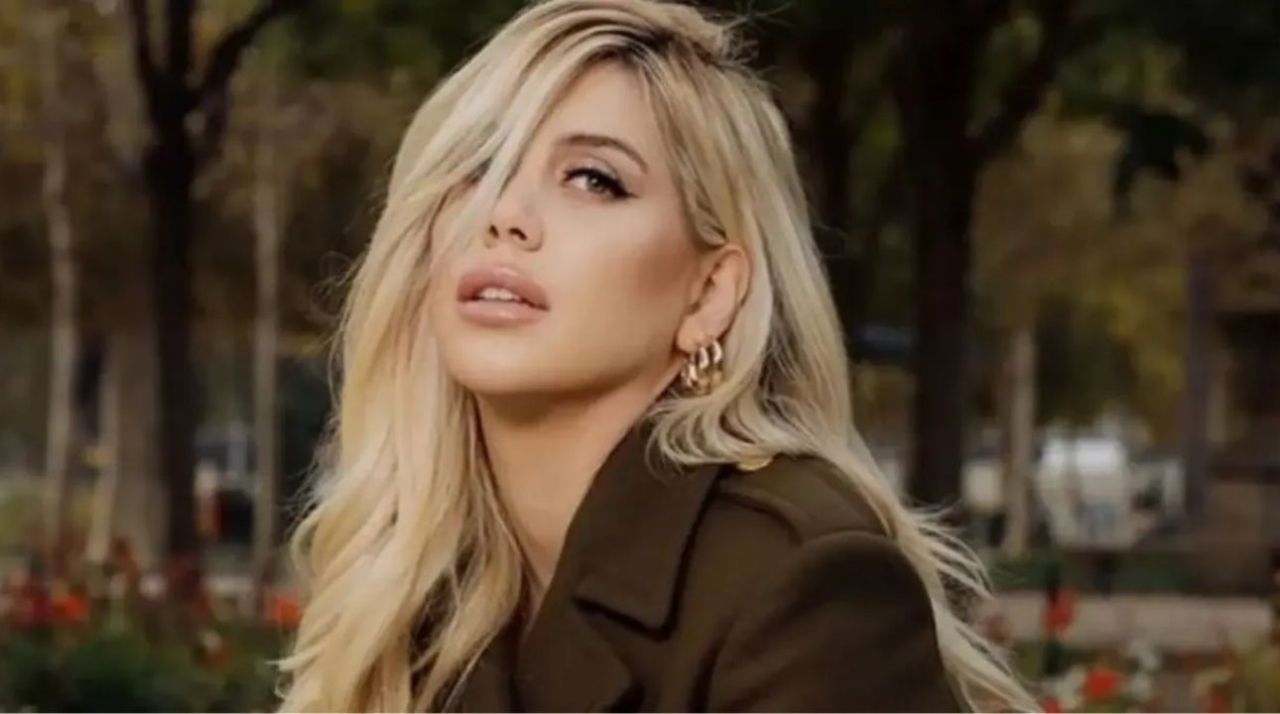 İcardi'nin eski eşi Wanda Nara Fenerbahçeli sevgili yaptı 1