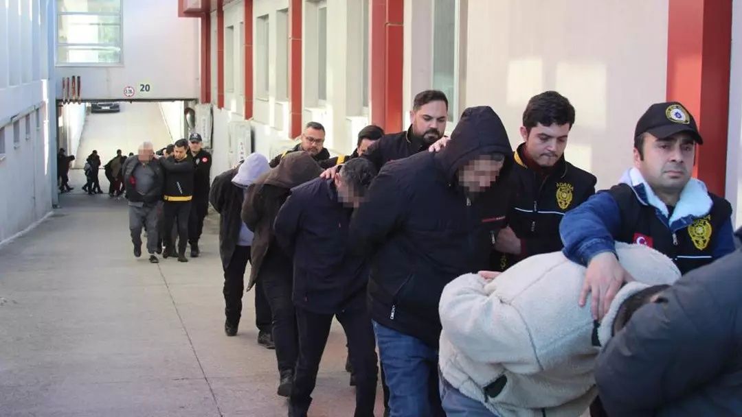 Sağlıkta 'torbacı' skandalı! Doktor ve eczacılar elele verip devleti soymuş: Son Reçete operasyonunda 34 tutuklama! İşte 87 milyon TL’lik vurgunun detayı... 5