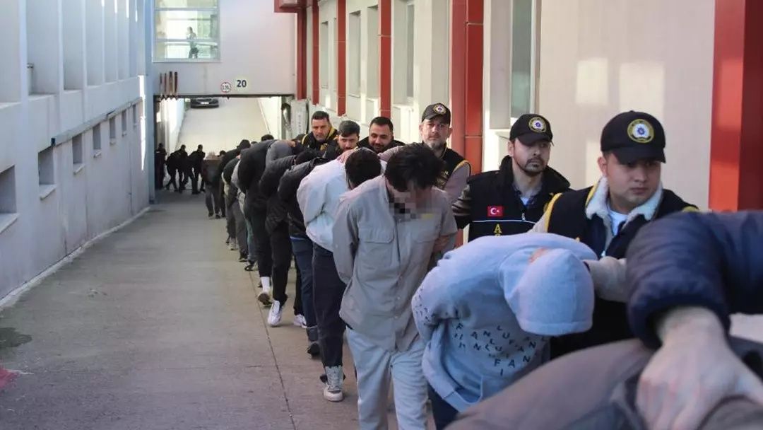 Sağlıkta 'torbacı' skandalı! Doktor ve eczacılar elele verip devleti soymuş: Son Reçete operasyonunda 34 tutuklama! İşte 87 milyon TL’lik vurgunun detayı... 3
