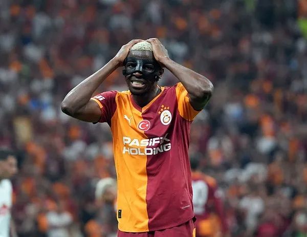 Osimhen çocukken yaşadığı acı dolu hayatı anlattı 6