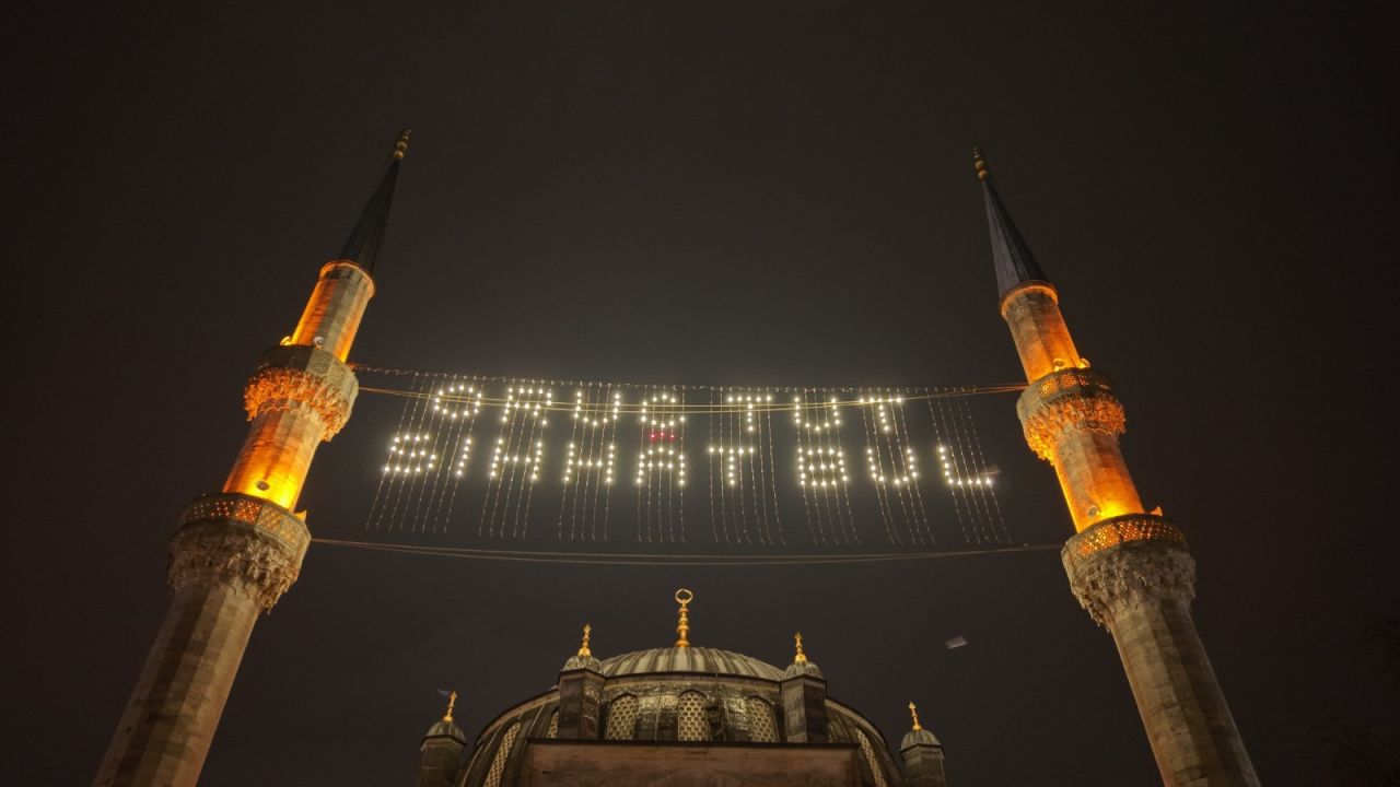 İstanbul'da ilk teravih: Vatandaşlar Eyüpsultan ve Üsküdar'a akın etti 2