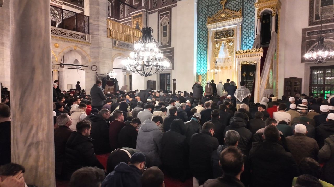 İstanbul'da ilk teravih: Vatandaşlar Eyüpsultan ve Üsküdar'a akın etti 5