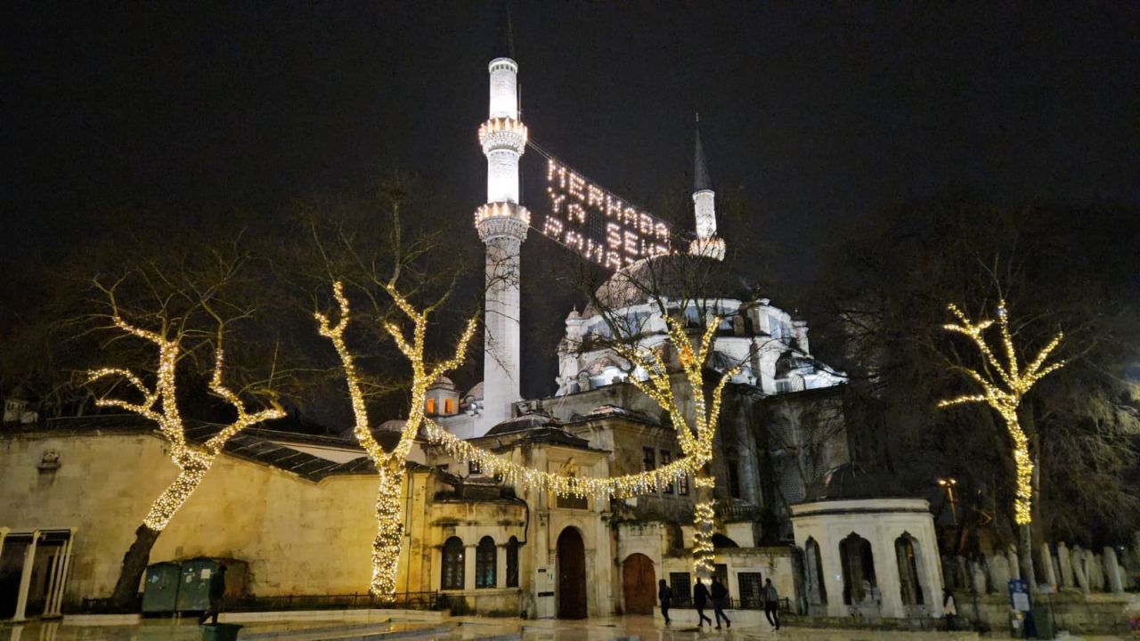 İstanbul'da ilk teravih: Vatandaşlar Eyüpsultan ve Üsküdar'a akın etti 6