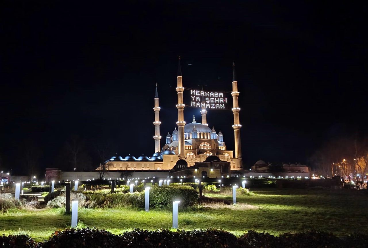 Restorasyon tamamlandı: Edirne Selimiye Camii'nde 4 yıl sonra ilk teravih namazı 1