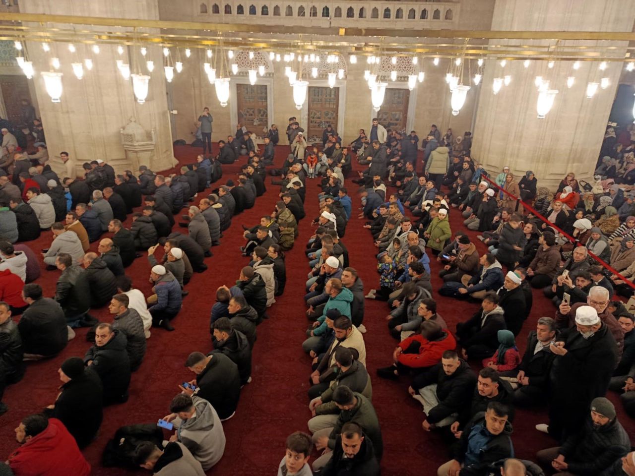 Restorasyon tamamlandı: Edirne Selimiye Camii'nde 4 yıl sonra ilk teravih namazı 2