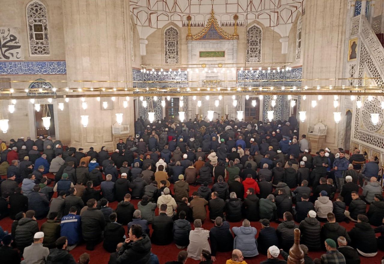 Restorasyon tamamlandı: Edirne Selimiye Camii'nde 4 yıl sonra ilk teravih namazı 4