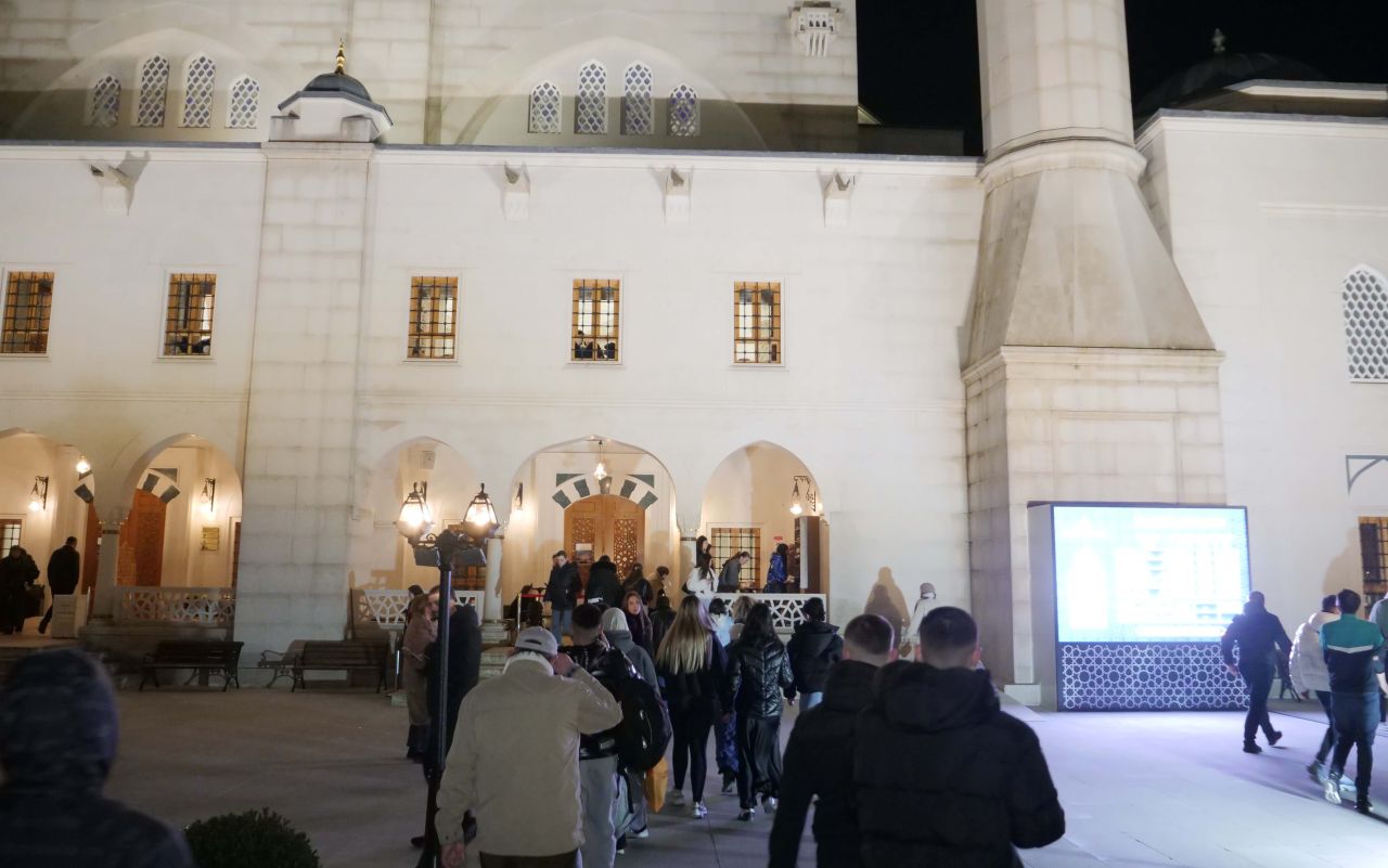 Balkanlar'da Ramazan coşkusu: Camiler doldu taştı 4
