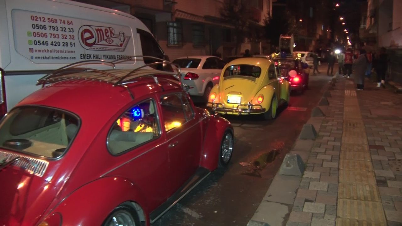 Esenler Belediyesi'nden görülmemiş sahur hizmeti: Klasik araçlarla vatandaşları kaldırdılar 1