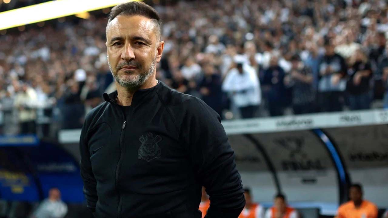Fenerbahçe'nin Nottingham Forets maçı ilk 11'i belli oldu! Domenico Tedesco'nun kafasında tek bir soru işareti var 17