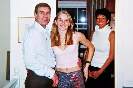 Gözaltına alınan Prens Andrew'un kirli çamaşırları: Epstein, 17 yaşındaki kızı Prens Andrew ile ilişkiye zorlamış! Mağdur kızın son arzusu gerçekleşti... 2