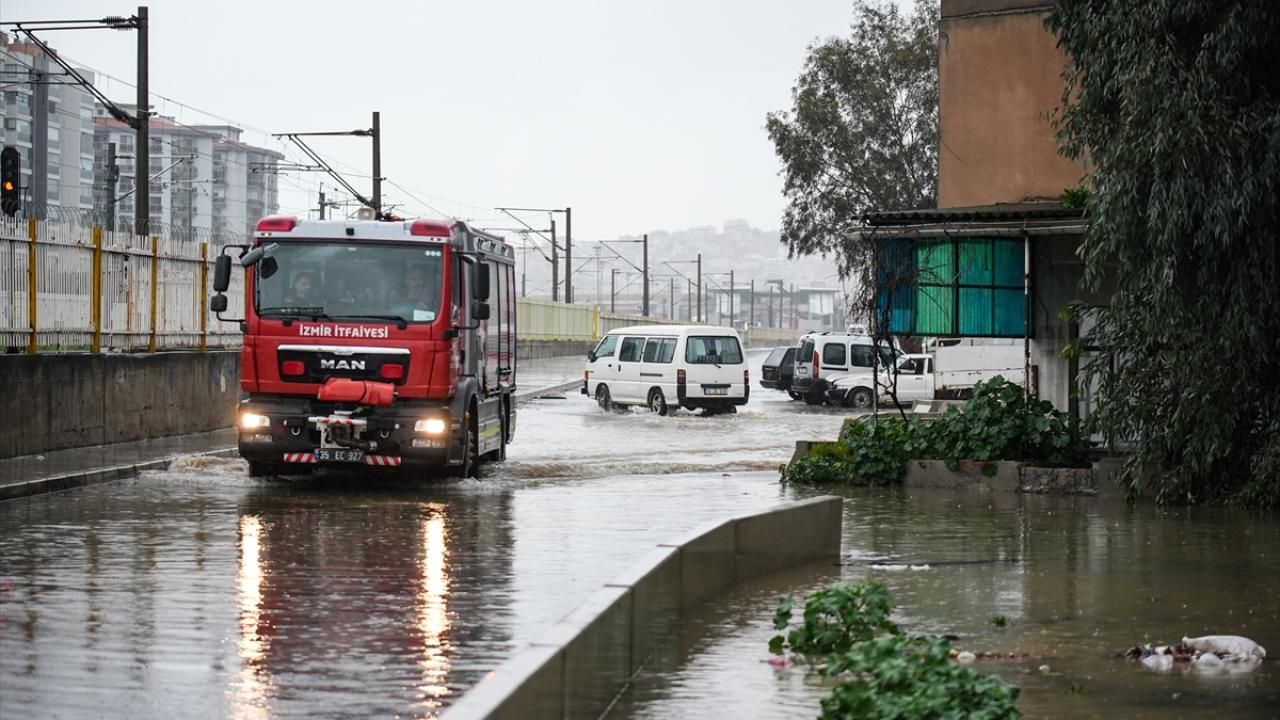 Sağanak yağış uyarısı geldi! Çok sayıda il etkilenecek 13