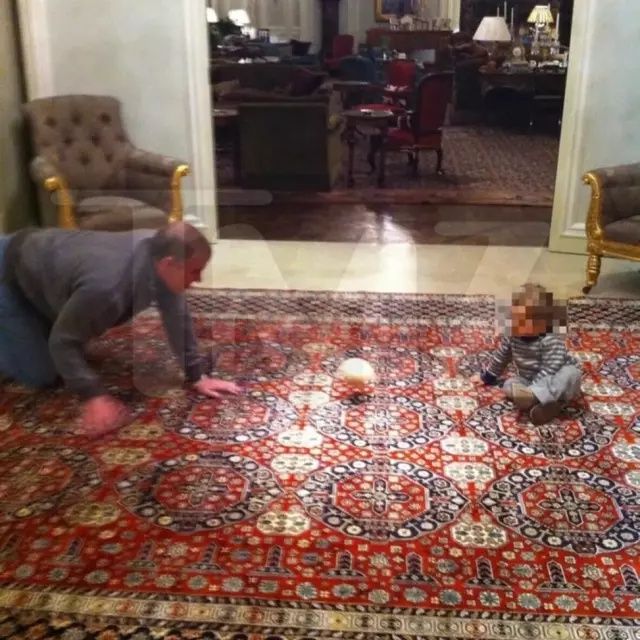 Eski İngiltere Prensi Andrew'u gözaltına aldıran fotoğraf! Epstein dosyasından sızan o belgeler dünyayı ayağa kaldırdı! Küçük çocukla korkunç oyun... 9