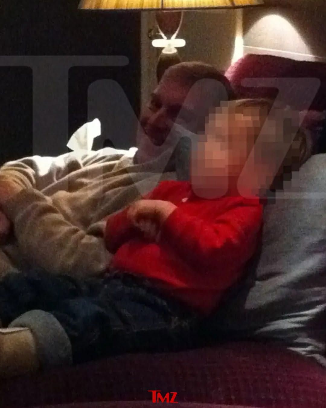 Eski İngiltere Prensi Andrew'u gözaltına aldıran fotoğraf! Epstein dosyasından sızan o belgeler dünyayı ayağa kaldırdı! Küçük çocukla korkunç oyun... 8