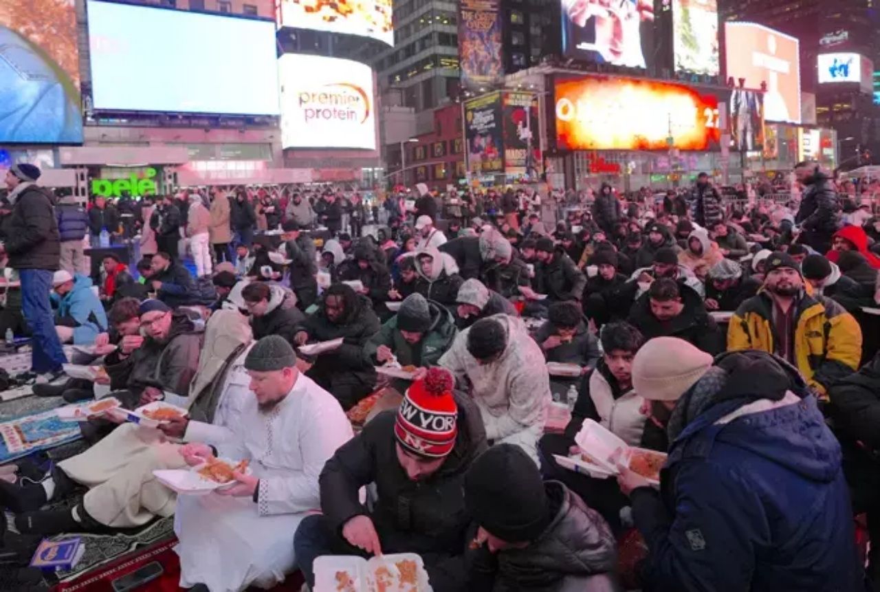 ABD'nin kalbinde Ramazan coşkusu! Times Meydanı’nda yüzlerce müslüman iftar ve teravih namazında bir araya geldi 1