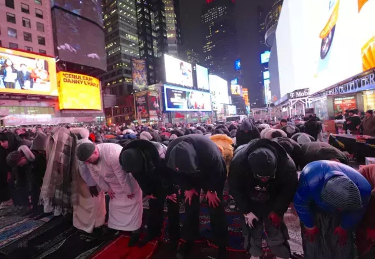 ABD'nin kalbinde Ramazan coşkusu! Times Meydanı’nda yüzlerce müslüman iftar ve teravih namazında bir araya geldi 4