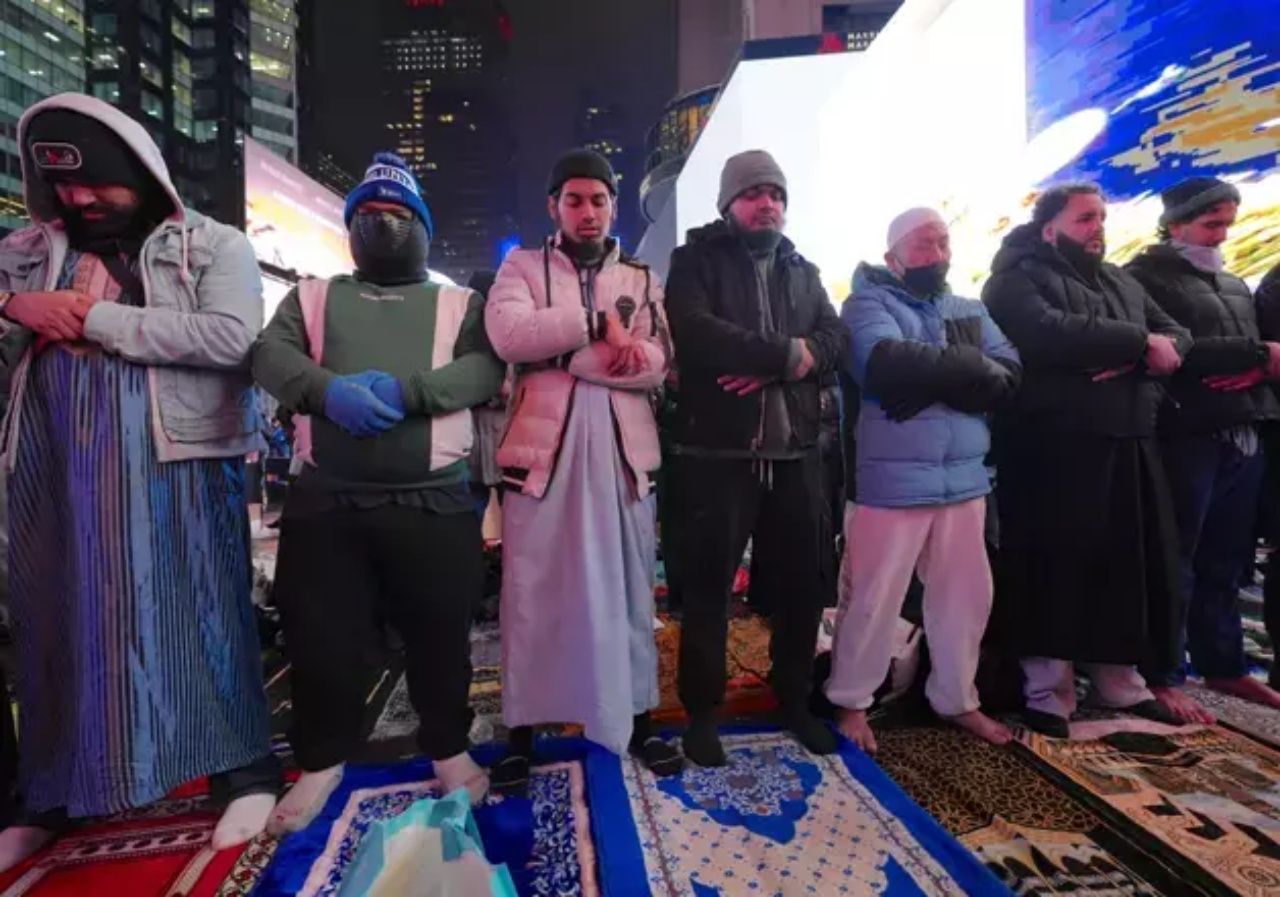 ABD'nin kalbinde Ramazan coşkusu! Times Meydanı’nda yüzlerce müslüman iftar ve teravih namazında bir araya geldi 5