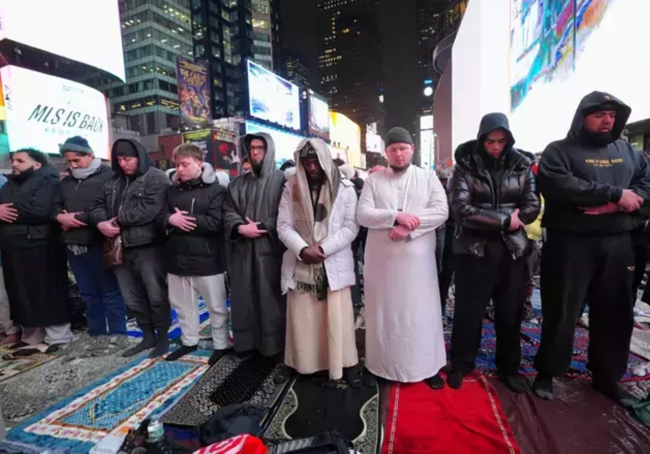 ABD'nin kalbinde Ramazan coşkusu! Times Meydanı’nda yüzlerce müslüman iftar ve teravih namazında bir araya geldi 8