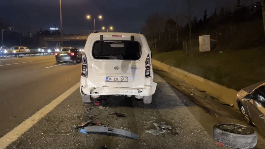 Başakşehir'de zincirleme kaza! 4 yaralı 3