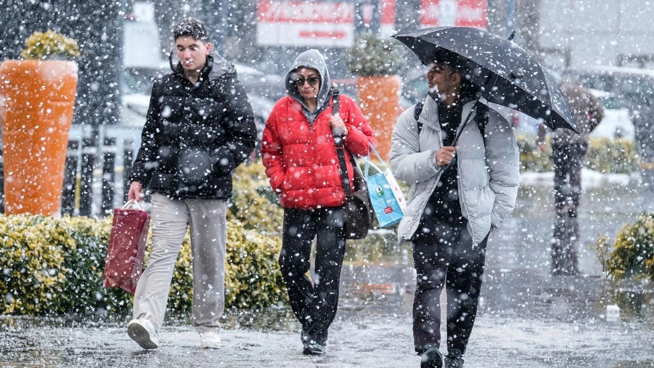 Yeni haftada kar geliyor: Sıcaklıklar 9 derece birden düşecek! 19 ilde kuvvetli yağış ve kar alarmı! 5