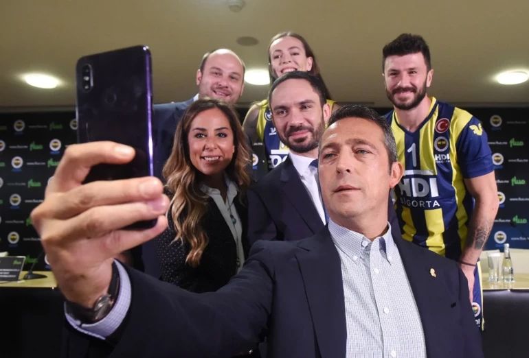 Ali Koç neden tuşlu telefon kullanıyor? 1