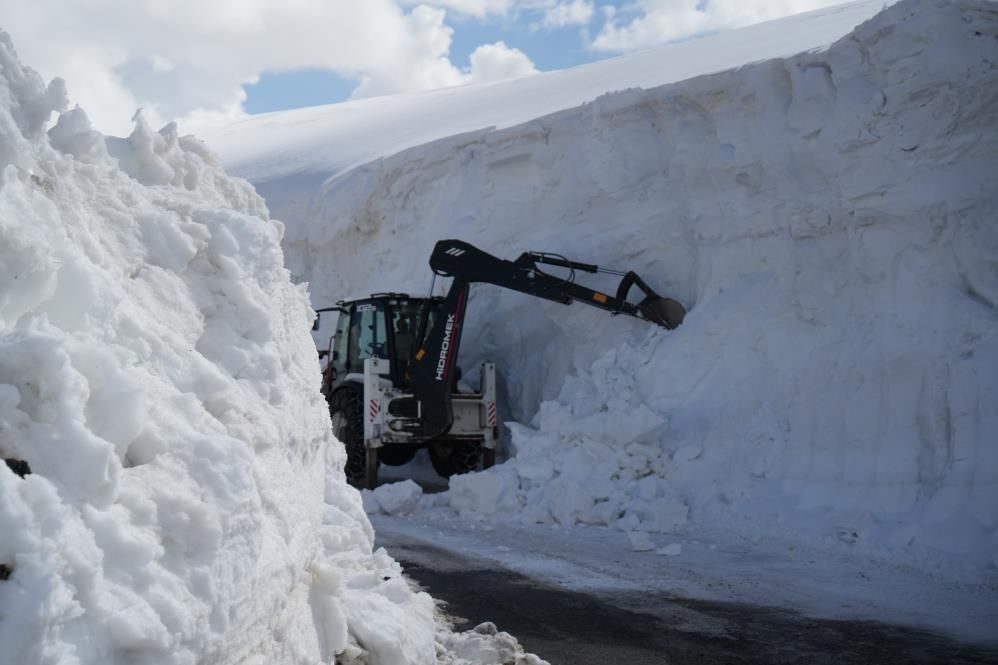 O ilimizde kar kalınlığı 6 metreyi aştı! 45 bin kilometrelik yol temizlendi 2